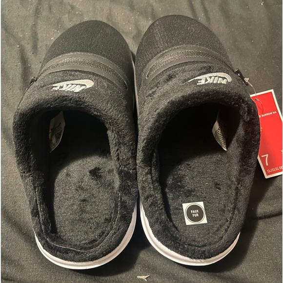 Nike Women Slipper - Picture 2 of 3